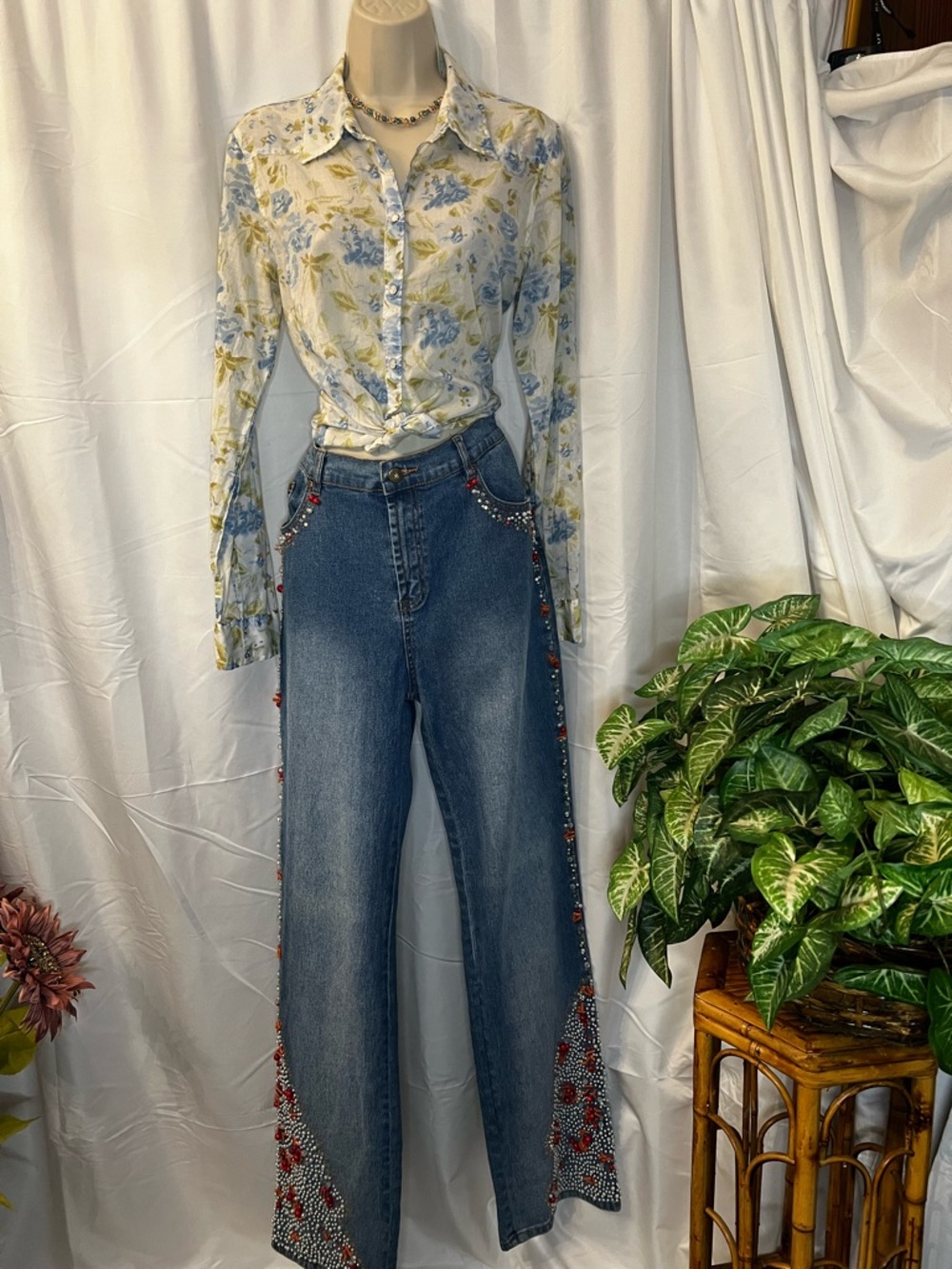 DG2 Diane Gilman Blue Wide-Leg Jeans with Red Floral Pearls & Crystals - Picture 4 of 16